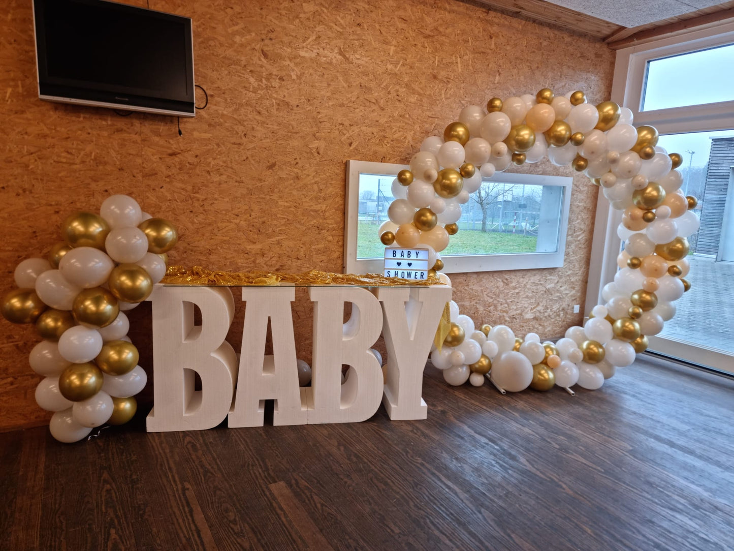 11. Ballon Girlanden